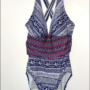 Beautiful 1 piece geo design bathing suit